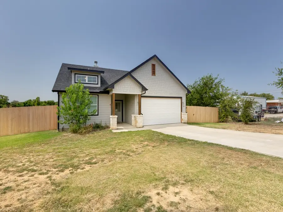 310 Oakwood Avenue, Jacksboro, TX 76458 - #3