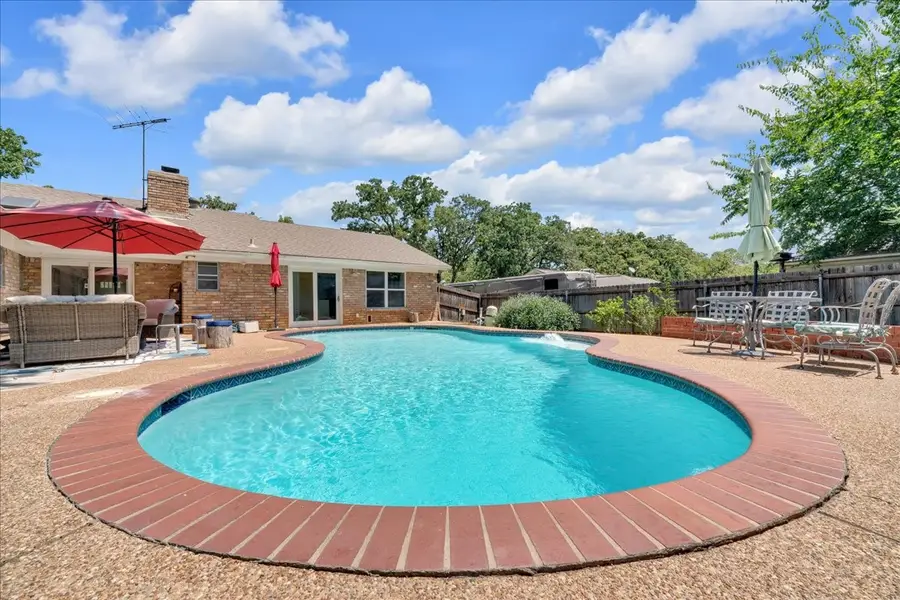 207 Walnut Way, Euless, TX 76039 - #2