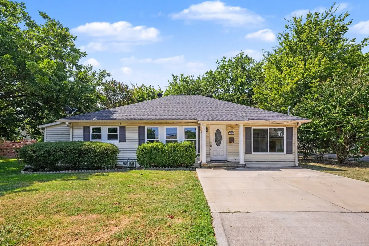 407 W 4th Street, Kaufman, TX 75142 - #1