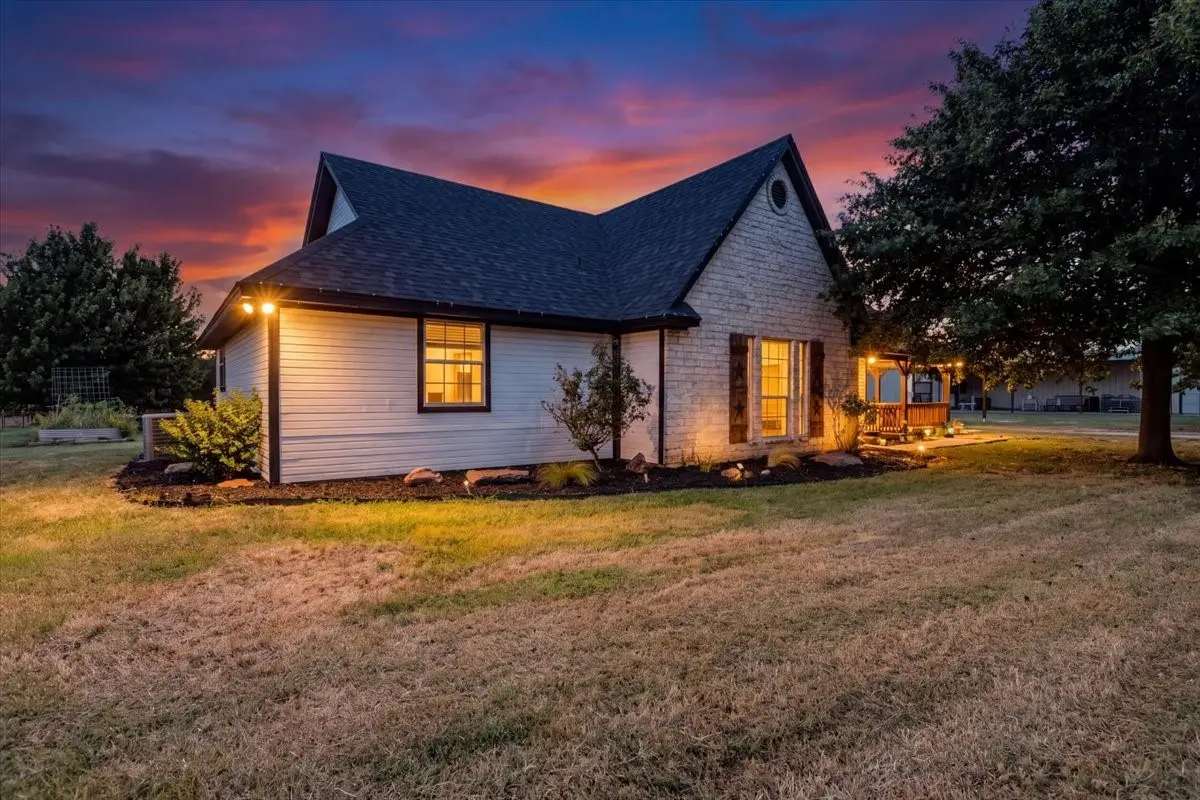 1870 Ross Lane, Springtown, TX 76082 - #1