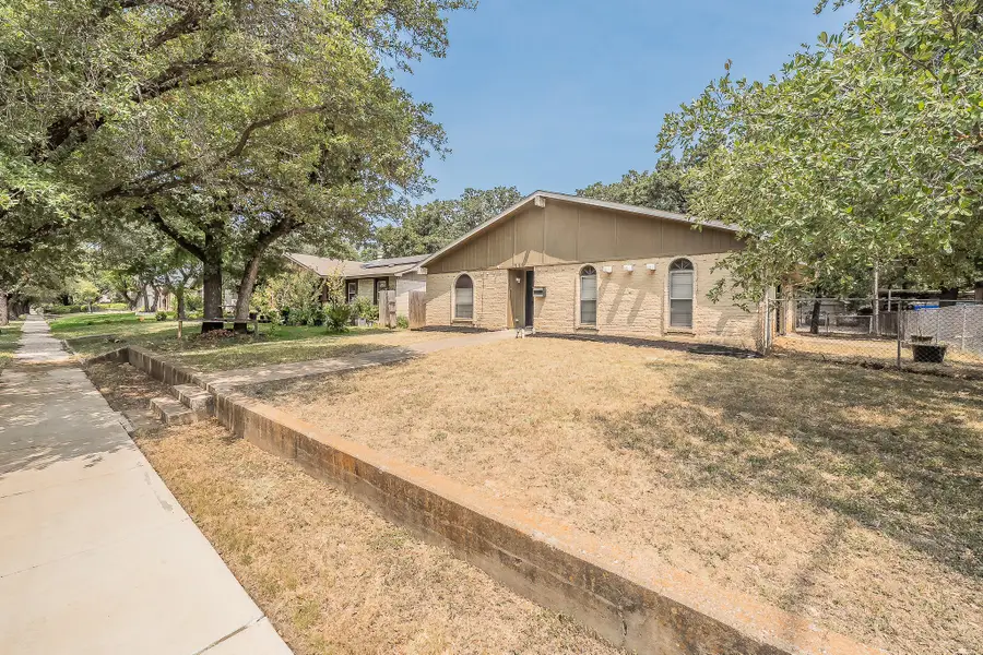 1201 Kingston Drive, Lewisville, TX 75067 - #2