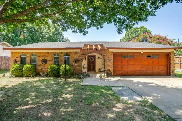 731 NW Wood Street, Burleson, TX 76028