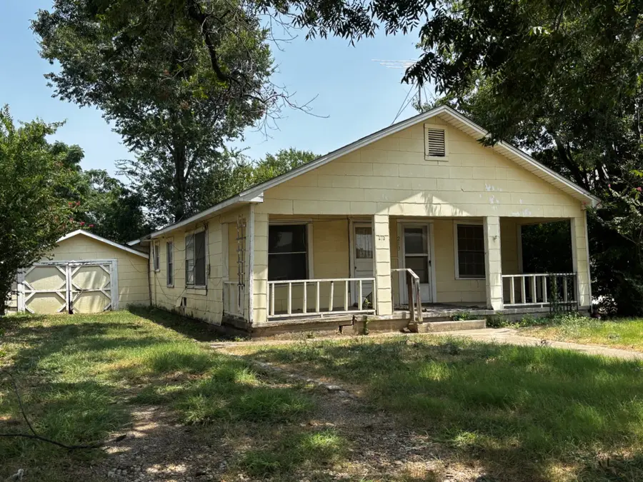 213 S Hampshire Street, Saginaw, TX 76179 - #2