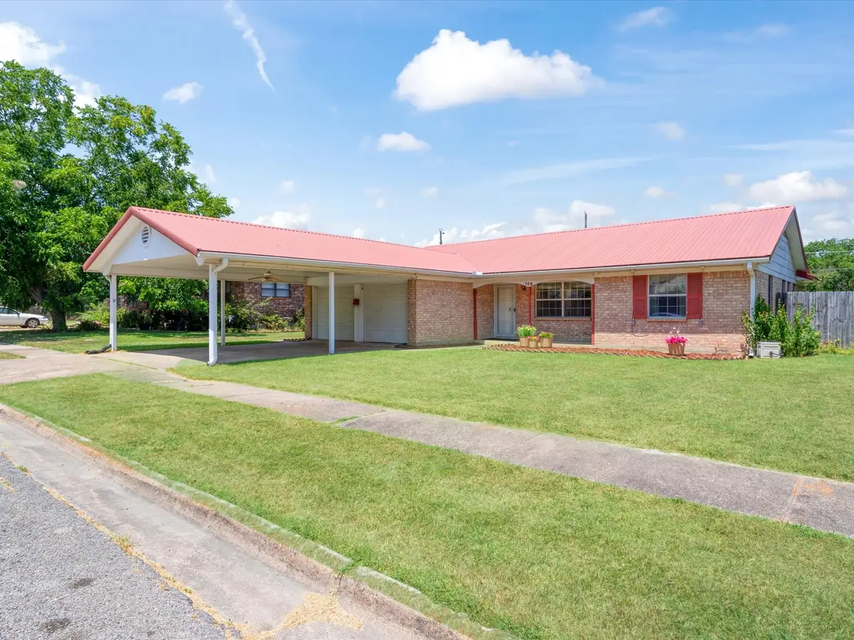 108 W Cunningham Street, Bonham, TX 75418 - #1
