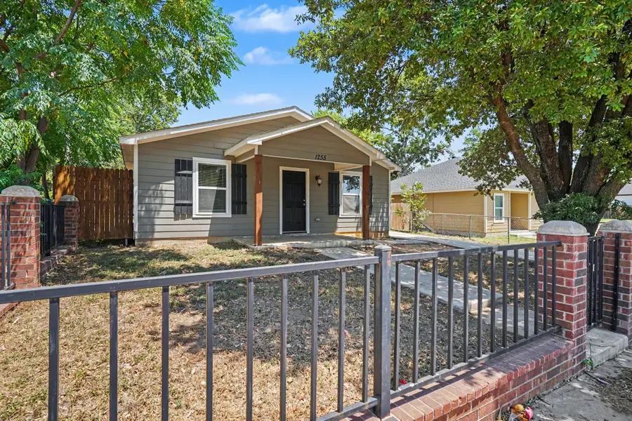 1255 E Davis Avenue, Fort Worth, TX 76104 - #2