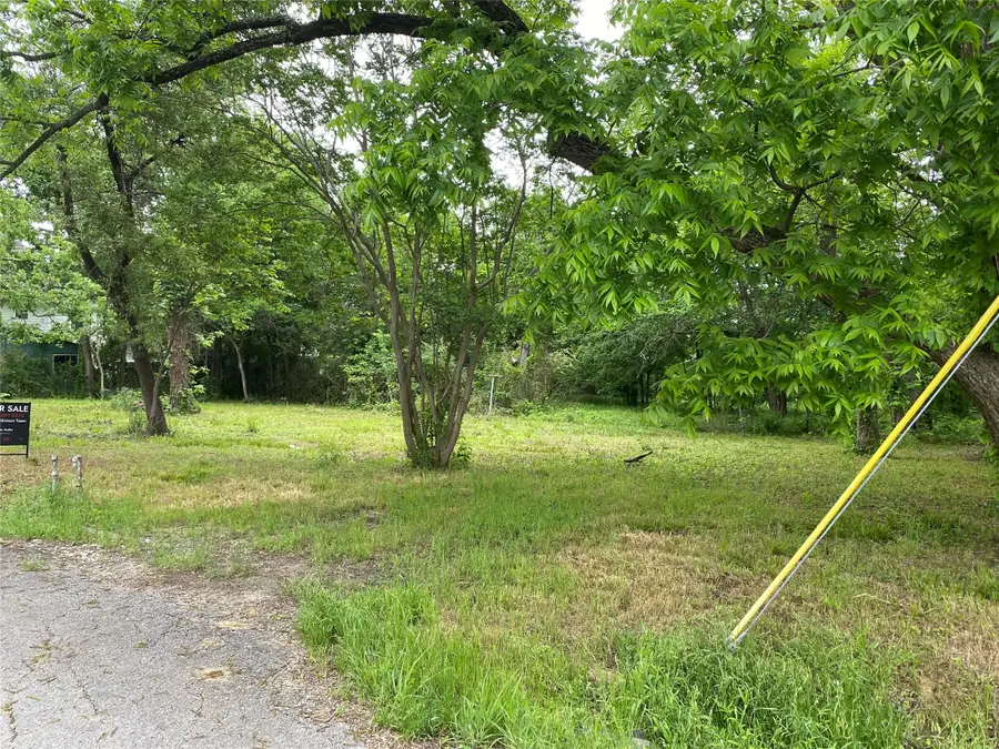 102 Elm Street, Bonham, TX 75418 - #2