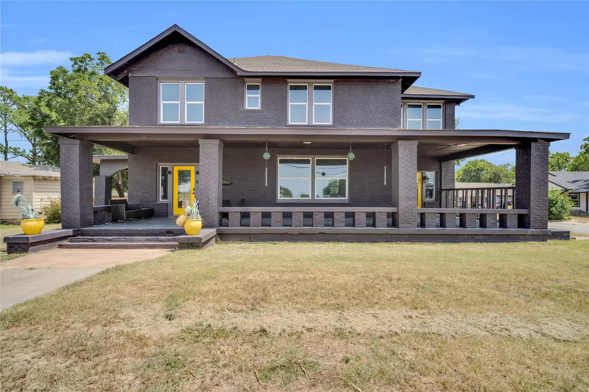 805 E Wise Street, Bowie, TX 76230 - #1
