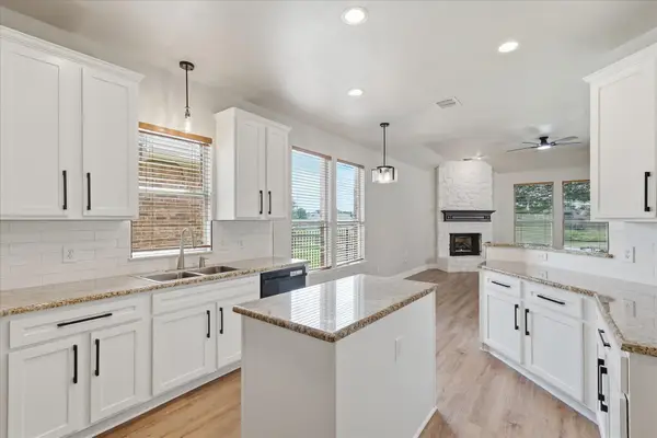 1581 Meadows Avenue, Lantana, TX 76226