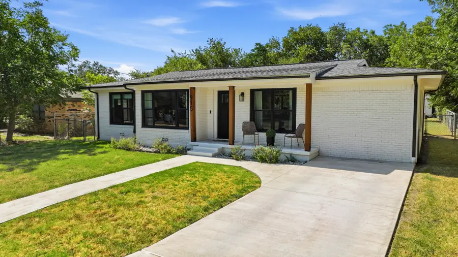 915 W Bridge Street, Granbury, TX 76048 - #2