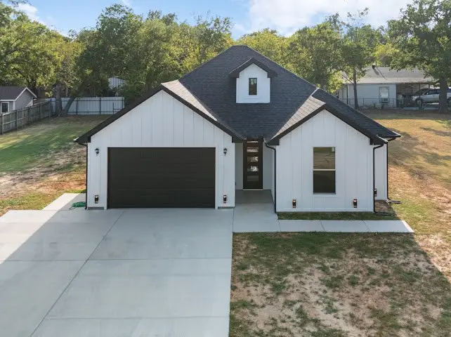1119 20th Street, Bridgeport, TX 76426 - #2