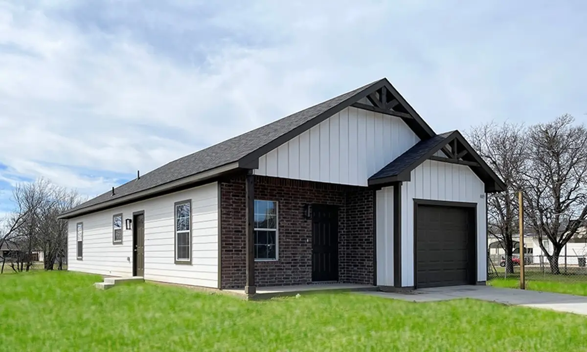504 SW 15th Street, Mineral Wells, TX 76067 - #1