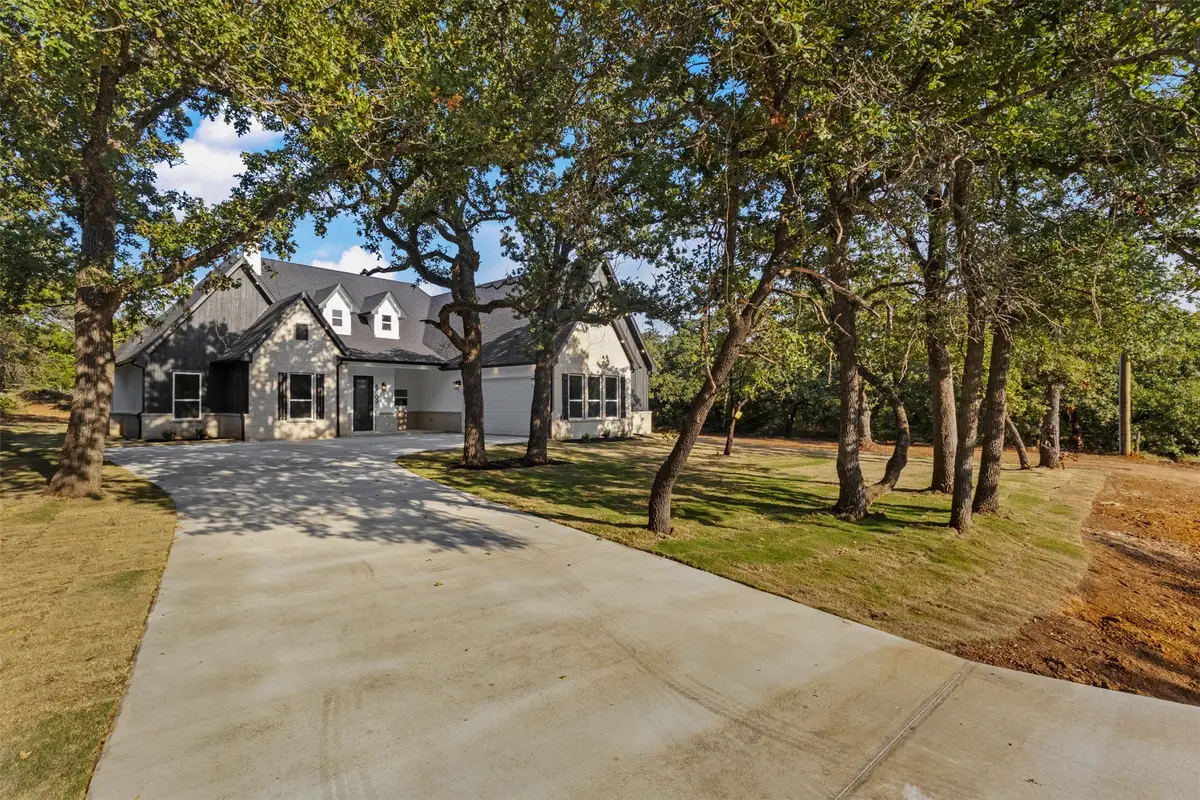 5609 Thousand Oaks Drive, Joshua, TX 76058 - #1
