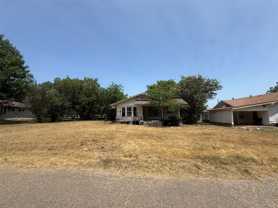 204 W Maple Street, Whitewright, TX 75491 - #3