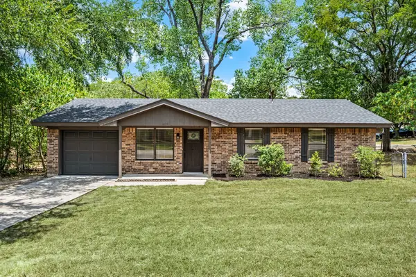 1409 Scotland Avenue, Azle, TX 76020