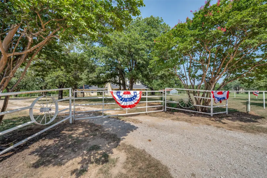 229 Quail Run Road, Valley View, TX 76272 - #3