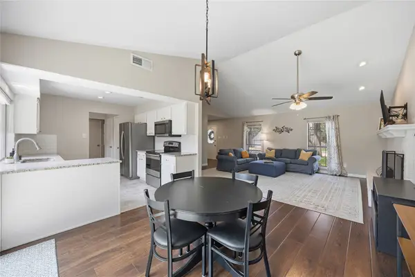 408 Thorn Wood Drive, Euless, TX 76039