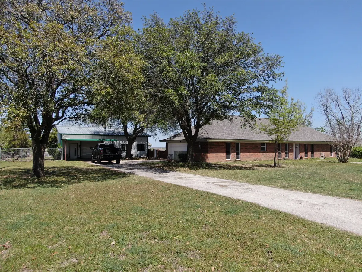 517 E Locust Street, Nocona, TX 76255 - #1