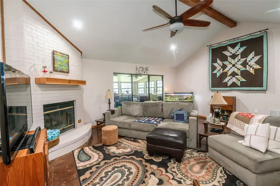 517 E Locust Street, Nocona, TX 76255 - #3