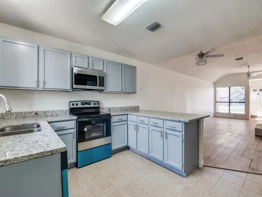 917 Westover Drive, Lancaster, TX 75134 - #2