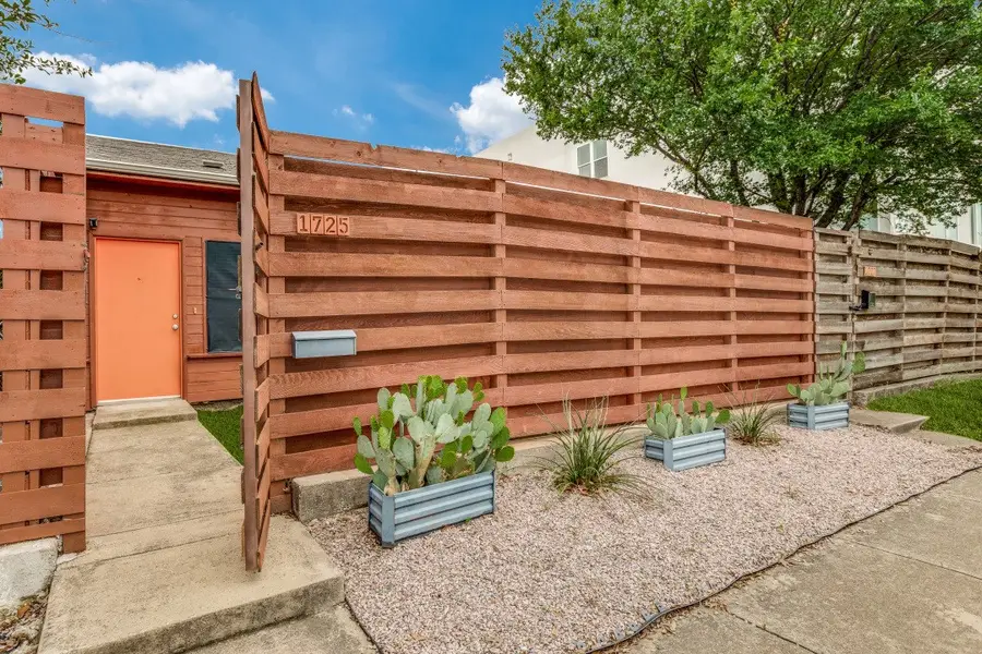 1725 N Fitzhugh Avenue, Dallas, TX 75204 - #3