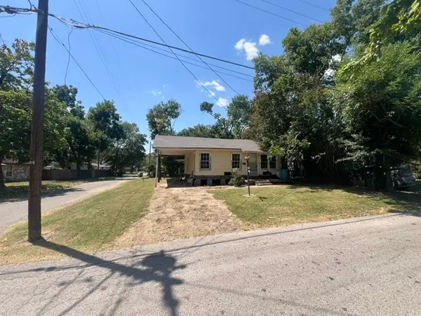 1103 Pine Street, Bonham, TX 75418