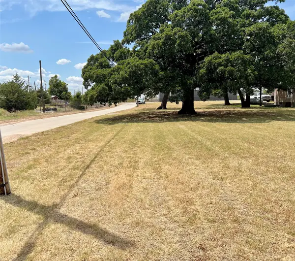 610 W Oak Street, Nocona, TX 76255