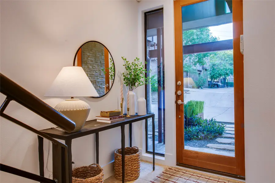 433 Trinity River Circle, Dallas, TX 75203 - #2