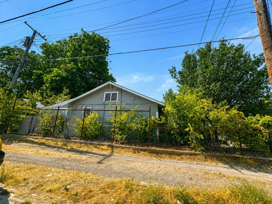 110 N Marlborough Avenue, Dallas, TX 75208 - #2