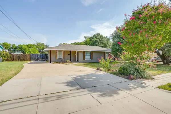 204 W Northern Avenue, Saginaw, TX 76179