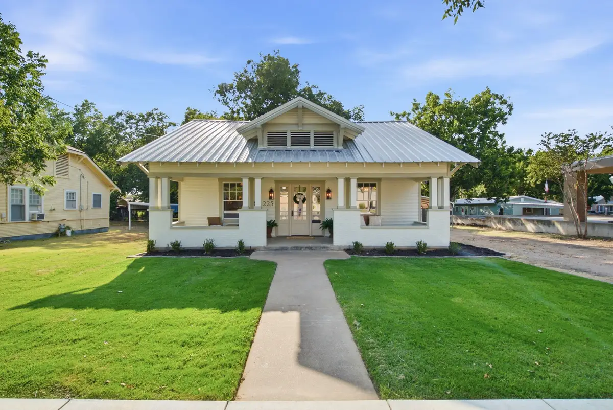 225 S Texas Street, De Leon, TX 76444 - #1