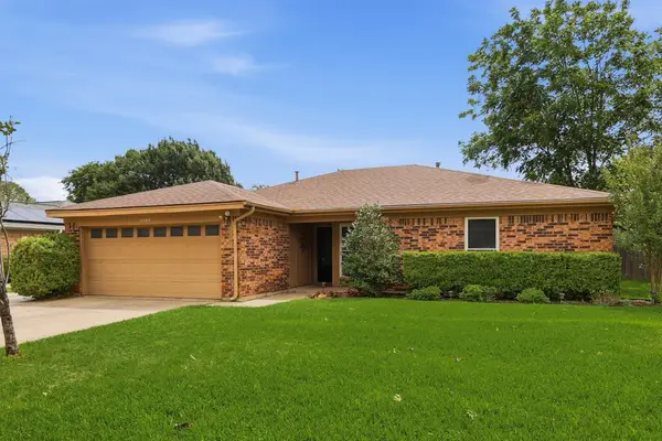 1104 Monterrey Street, Bedford, TX 76022