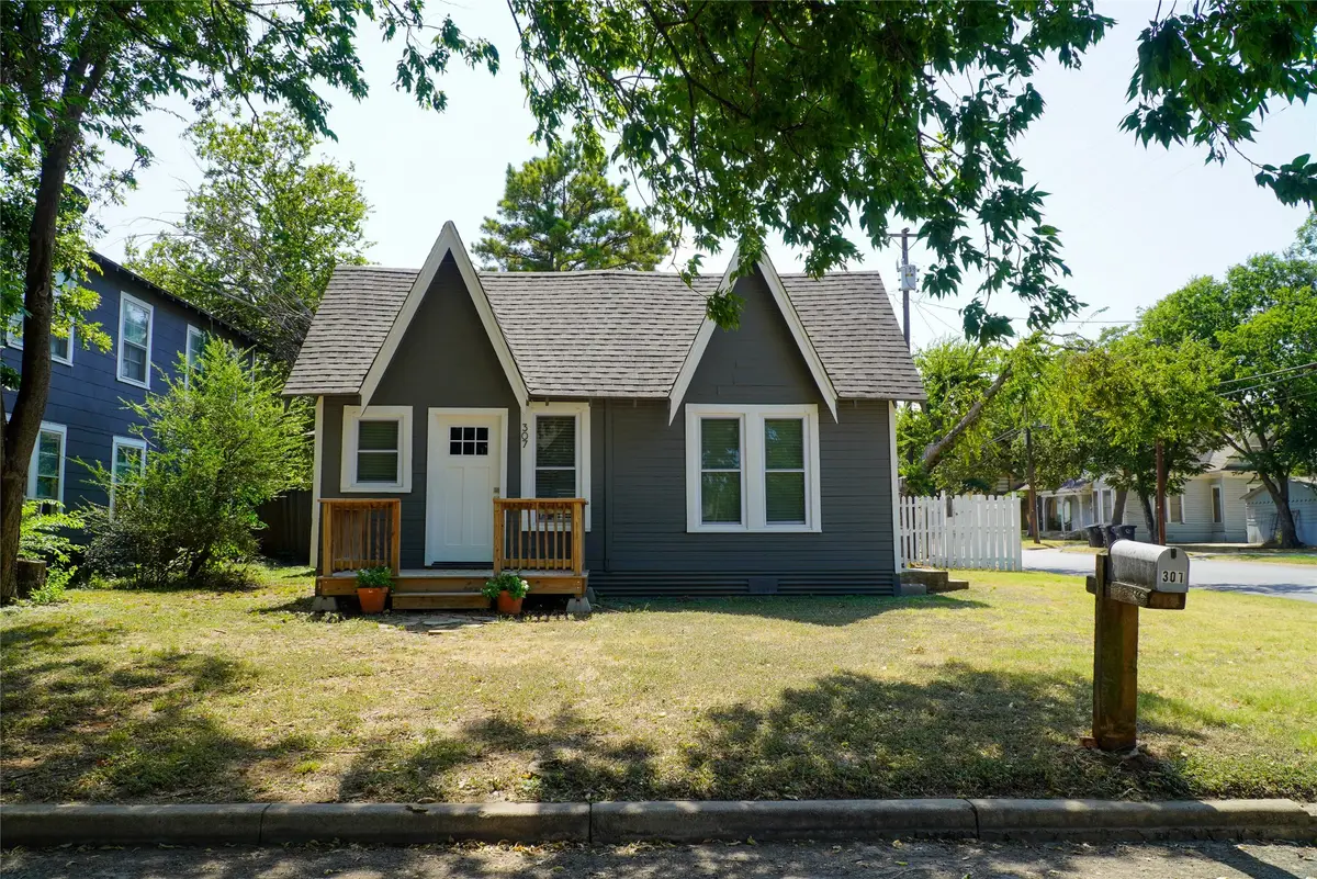 307 N Robinson Street, Cleburne, TX 76031 - #1