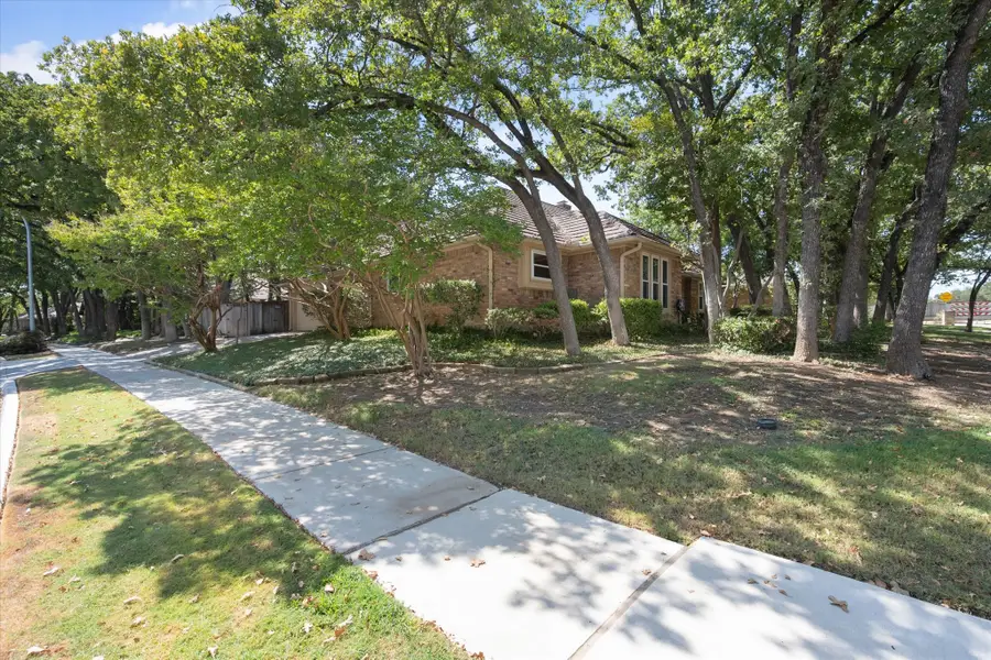 1919 Creek Wood Drive, Arlington, TX 76006 - #2