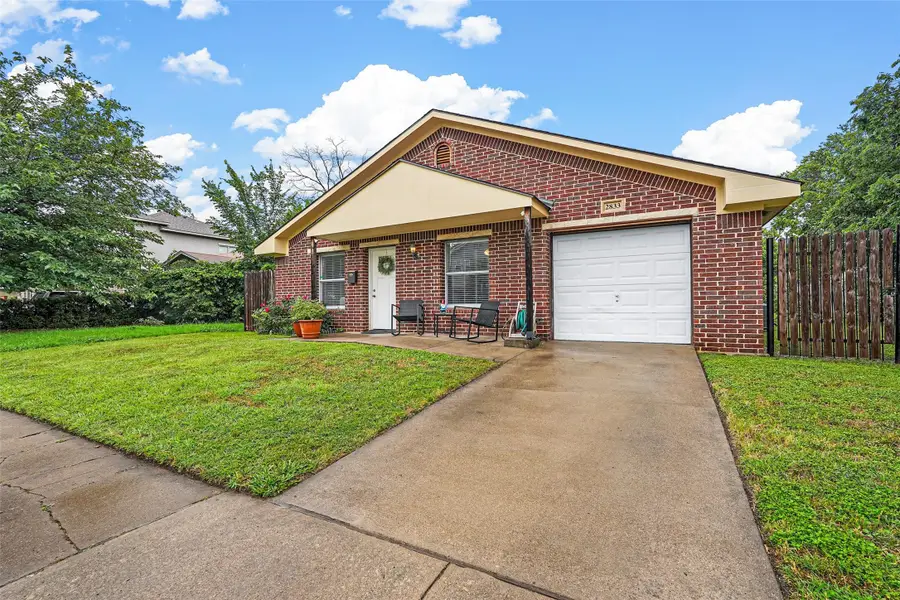 2833 Gordon Avenue, Fort Worth, TX 76110 - #2