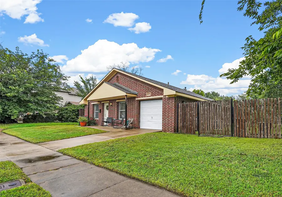 2833 Gordon Avenue, Fort Worth, TX 76110 - #3