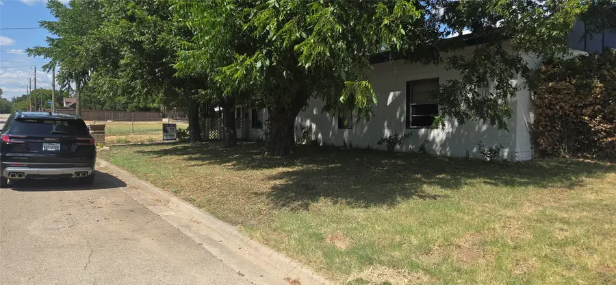 1512 N Elm Street, Weatherford, TX 76086 - #3