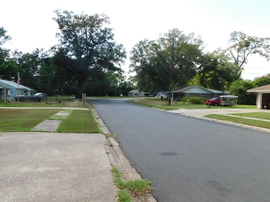 311 S Park Drive, Springhill, LA 71075 - #3