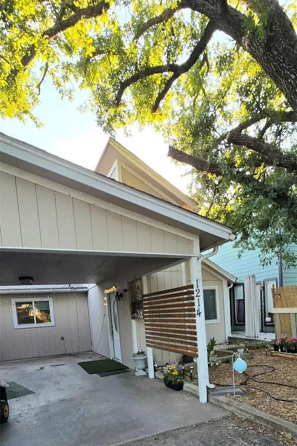 1214 Elm Court, Runaway Bay, TX 76426