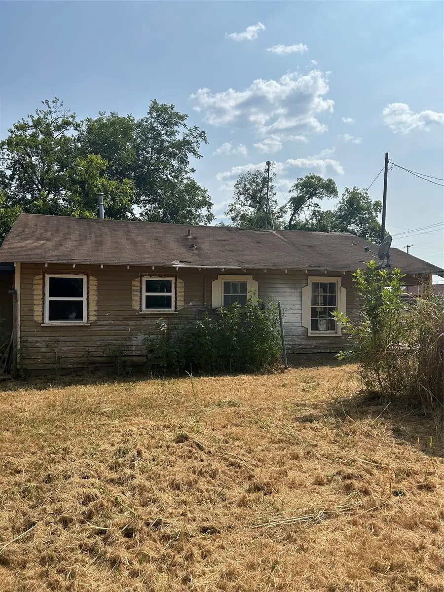 204 8th Street, Honey Grove, TX 75446 - #2
