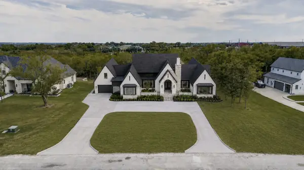 40 Blackthorn Drive, Van Alstyne, TX 75495