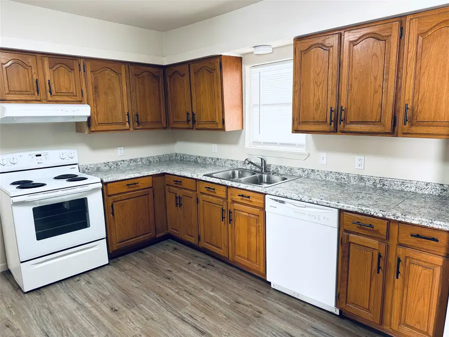 603 W Walcott Avenue, Comanche, TX 76442 - #3