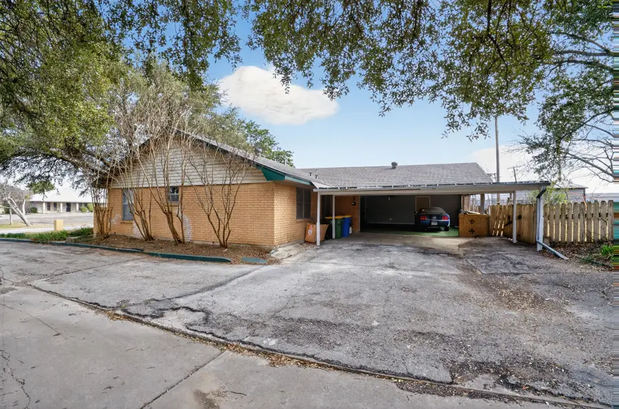 1304 E Franklin Street, Hillsboro, TX 76645 - #3
