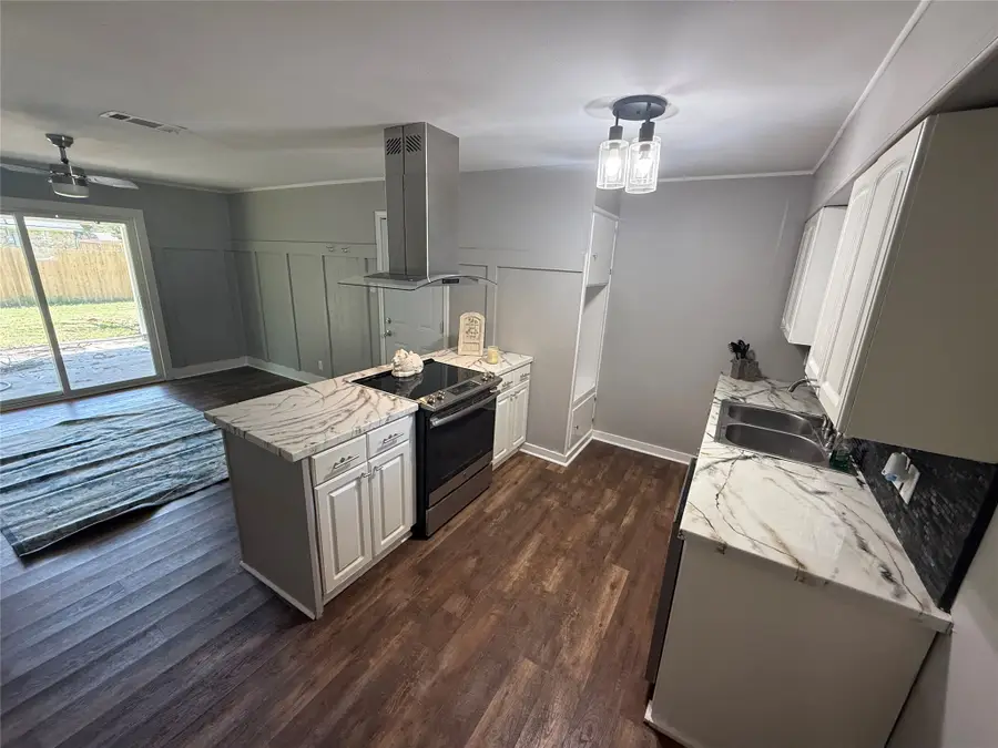 300 S Joyce Street, Lacy Lakeview, TX 76705 - #3
