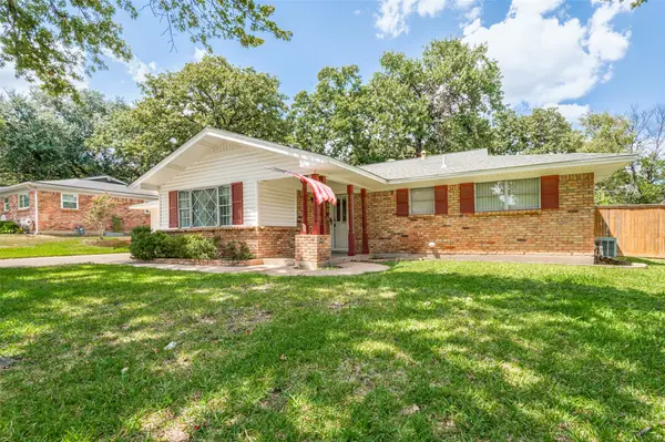 608 W Cheryl Avenue, Hurst, TX 76053