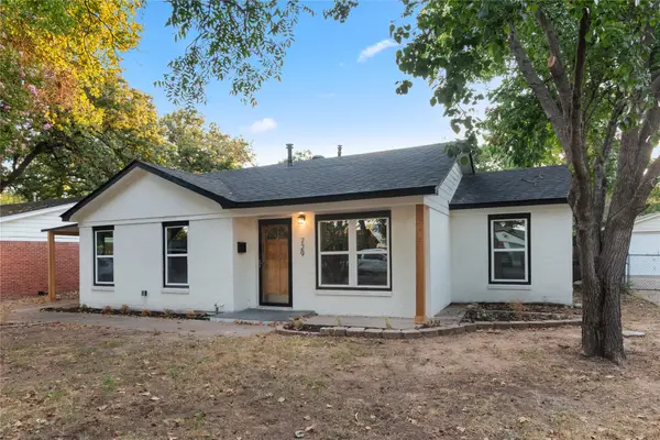 729 Thersa Drive, River Oaks, TX 76114