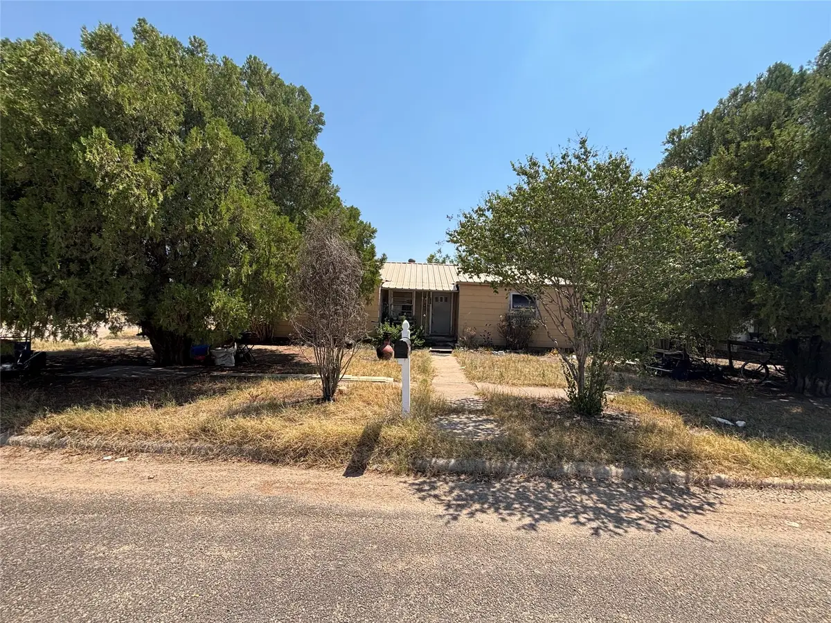 649 Avenue F, Hamlin, TX 79520 - #1