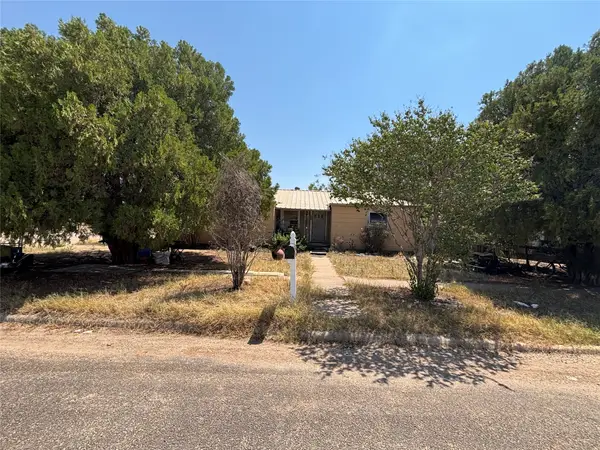649 Avenue F, Hamlin, TX 79520