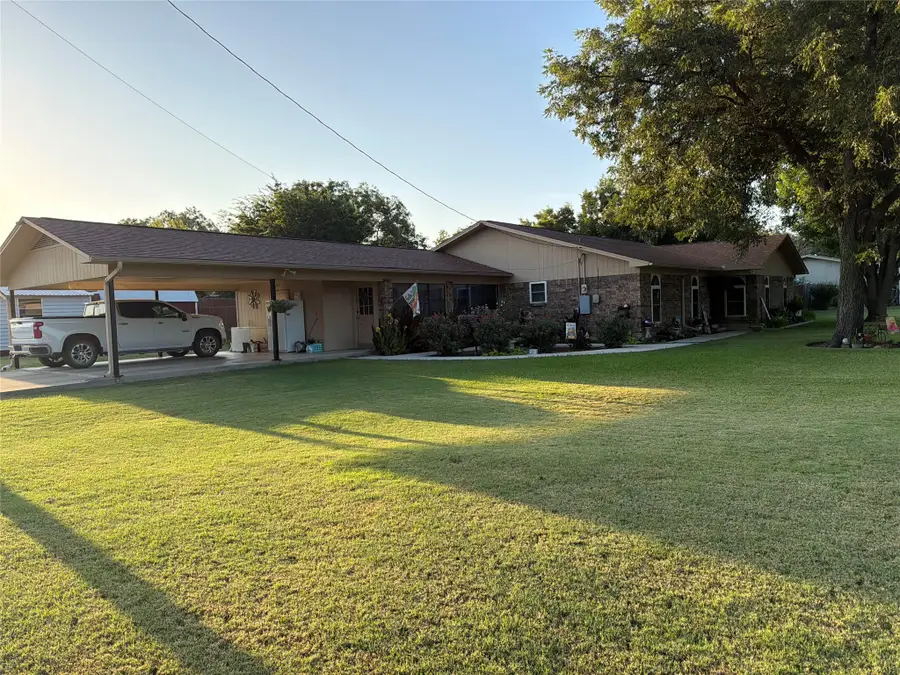 1712 N Reynolds Street, Goldthwaite, TX 76844 - #2