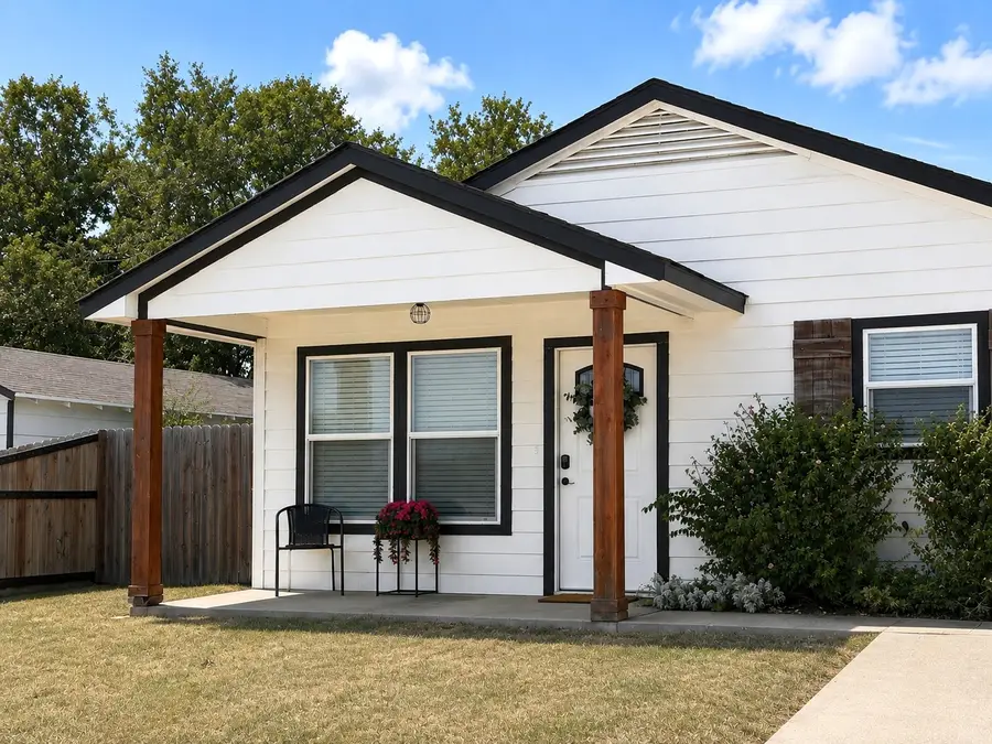 106 Raymond Street, Bowie, TX 76230 - #2