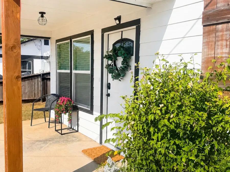 106 Raymond Street, Bowie, TX 76230 - #3